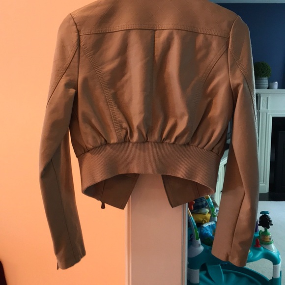 Cream color leather jacket. - Picture 4 of 5